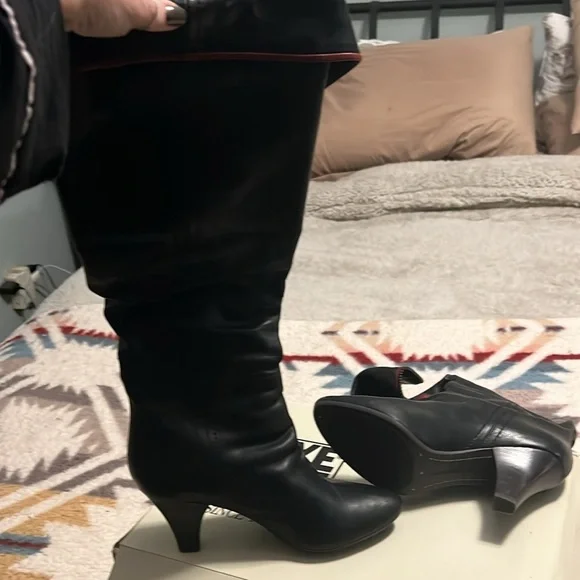 Frye boots. Dannika piping zip boot Size 9. - Picture 7 of 7